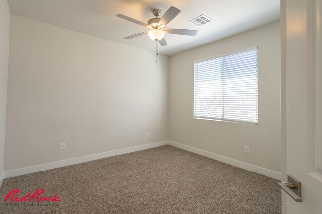 Building Photo - Hurricane Valley 3 Bedroom Townhome
