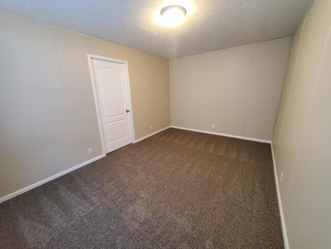 Building Photo - 10 Swallow Ct