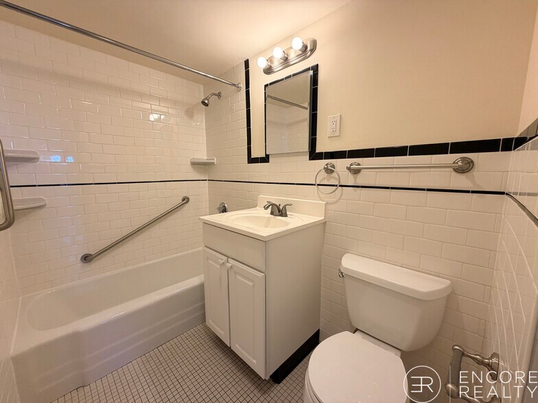 Building Photo - 16 Monmouth Ct