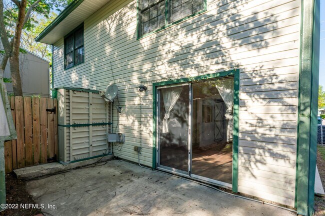 Building Photo - 2125 Florida Blvd