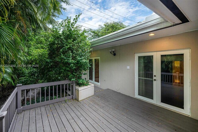 Building Photo - 648 Sevilla Ave