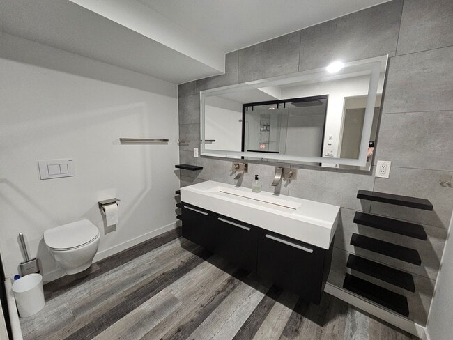 Building Photo - Newly Remodeled Home