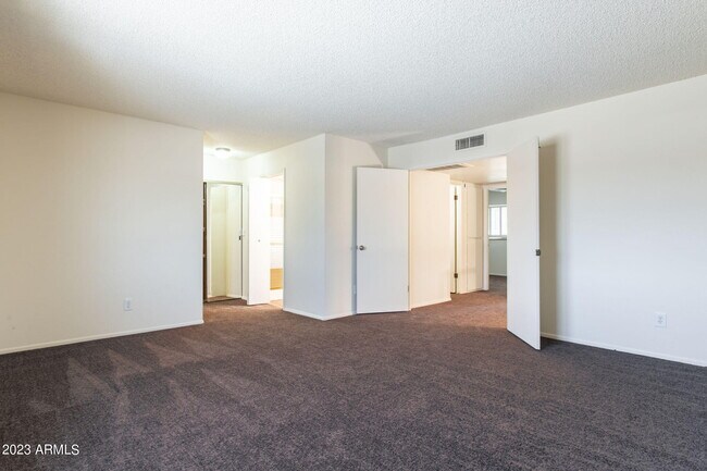 Building Photo - 4662 N 19th Ave