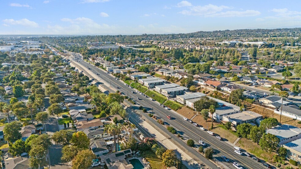 Building Photo - 1655 W Malvern Ave