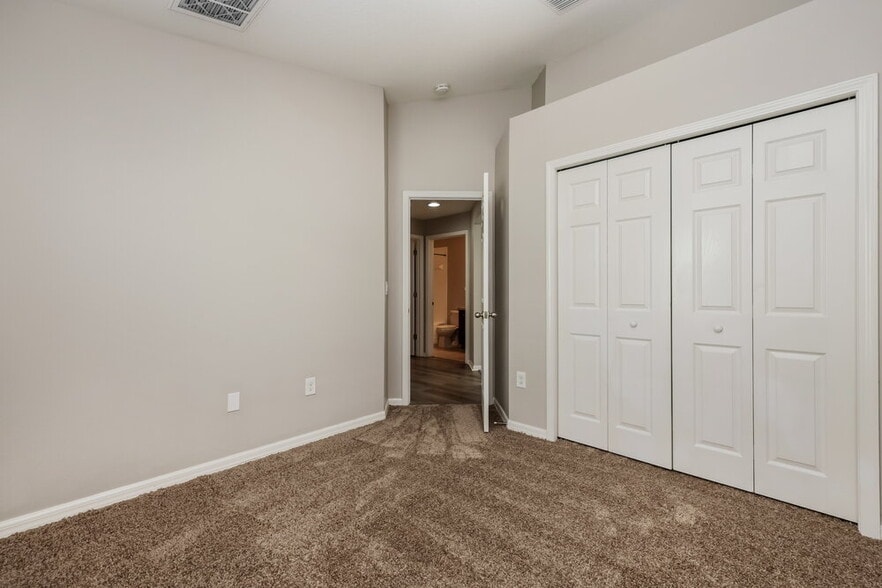Building Photo - 809 College Chase Dr