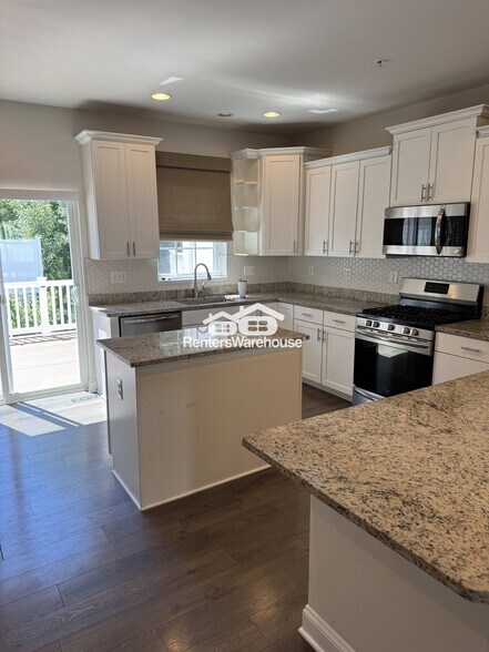 Building Photo - 2605 Day Lily Rd