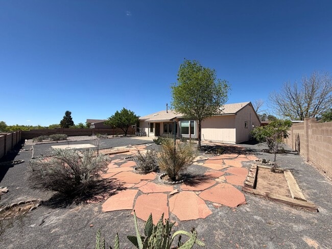 Building Photo - 3 Bedroom Single Story Home Available Near Corrales Rd & Highway 528 in Rio Rancho!
