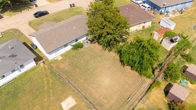 Building Photo - RENT TO OWN – DEL CITY, OK