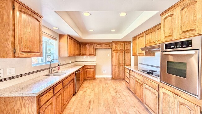 Building Photo - Lovely Single Story Home, Great Neighborhood, Amazing Yard Space, Close distance to Downtown Fall...