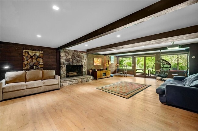 Building Photo - Stunning Updated Home with Private Pond Views in Chappaqua
