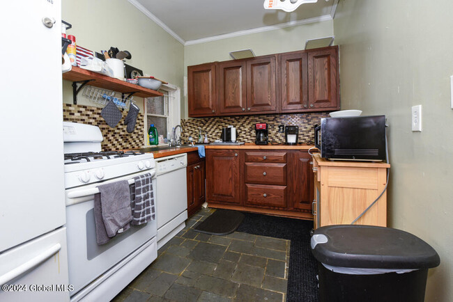 kitchen with gas stove and dishwasher - 285 Lark St