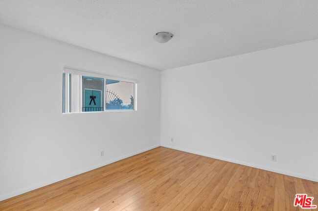 Building Photo - 1627 S Bundy Dr