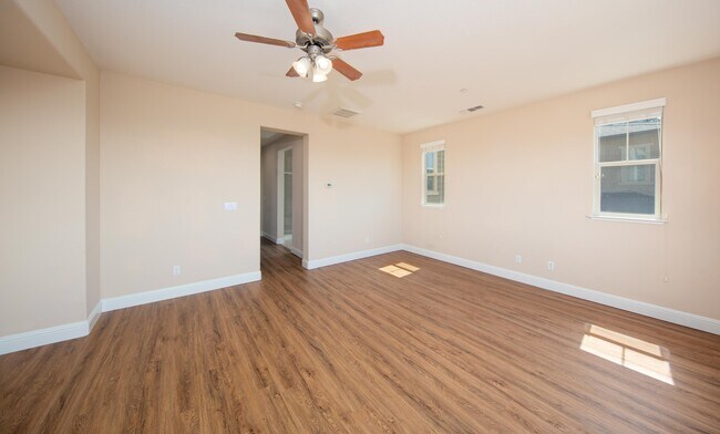 Building Photo - 6491 Bayview Dr