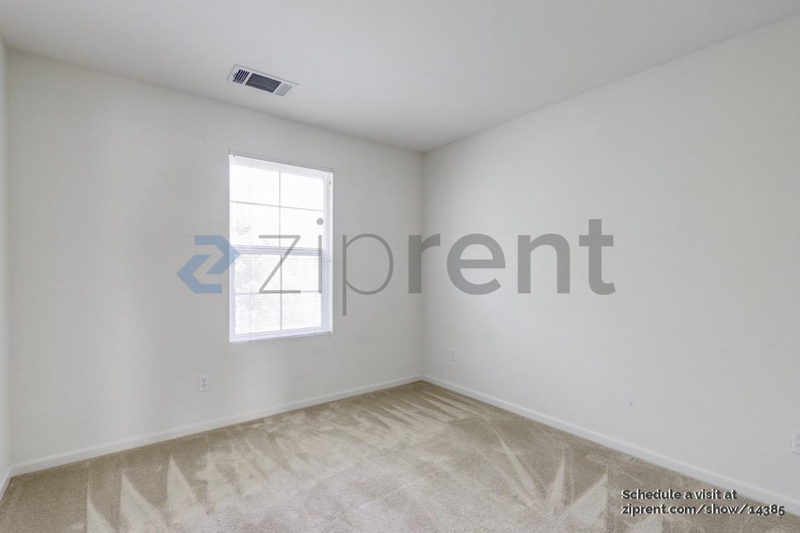 Building Photo - Unit