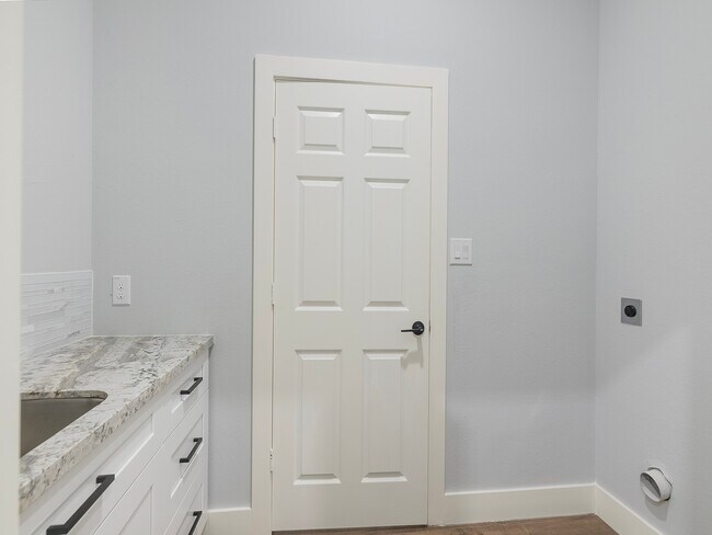 Building Photo - 23826 Cow Oak Dr