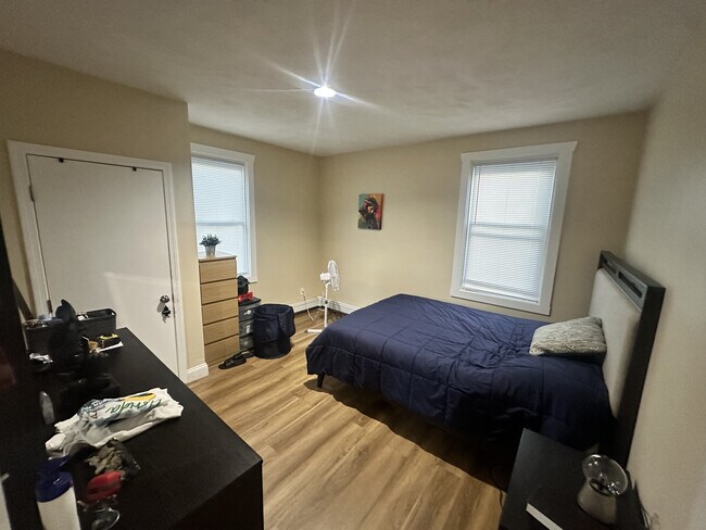 Building Photo - 81 Ledge St