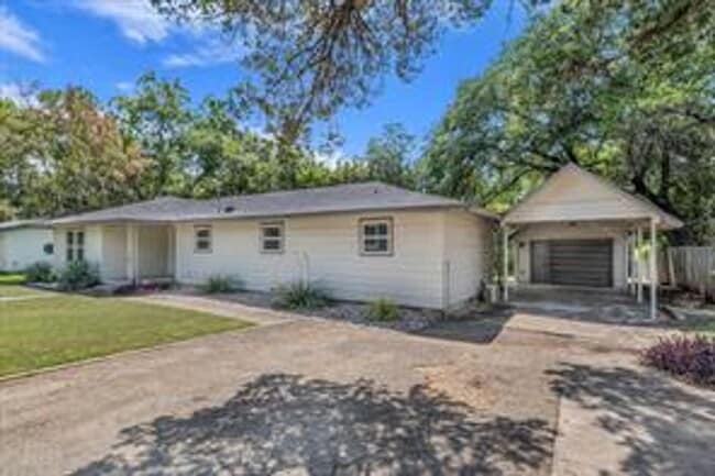 Building Photo - 4600 Cedar Mountain Dr