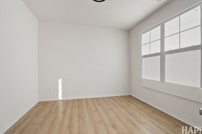 Building Photo - 2029 Magnolia Ln