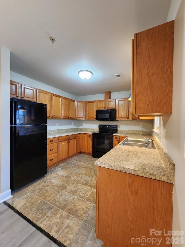 Building Photo - 1607 Parkdale Ave