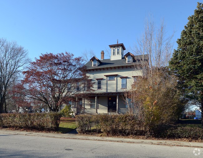 Building Photo - 389 Laurel Hill Ave