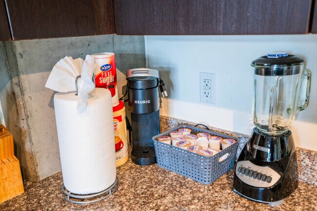 Building Photo - 333 E Roosevelt St