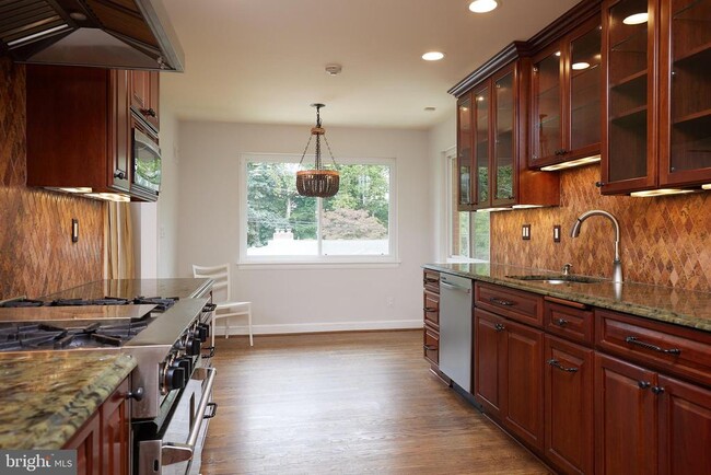 Building Photo - 6716 Tulip Hill Terrace