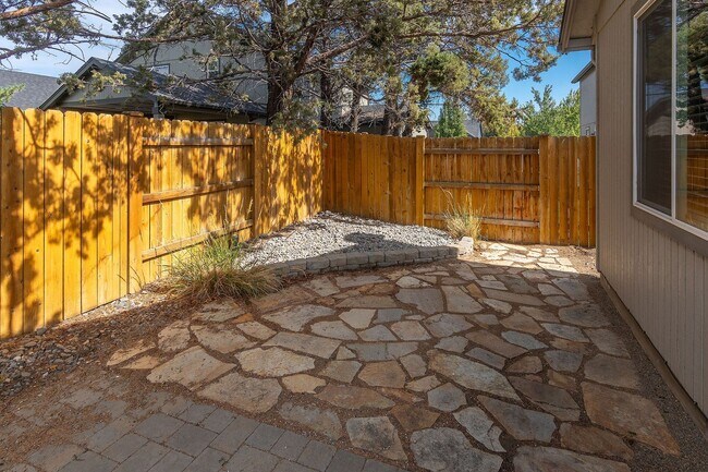 Building Photo - Spacious single level Orchard floorplan with 4th bedroom/den option home featuring SOLAR - Great ...