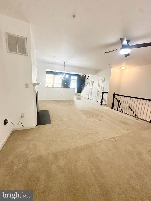 Building Photo - 19 Steeplechase Dr