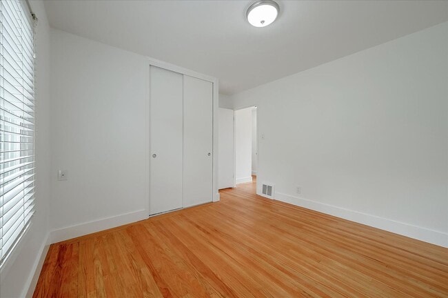 Building Photo - Light Filled Newly Remodeled Home w/ Fanta...