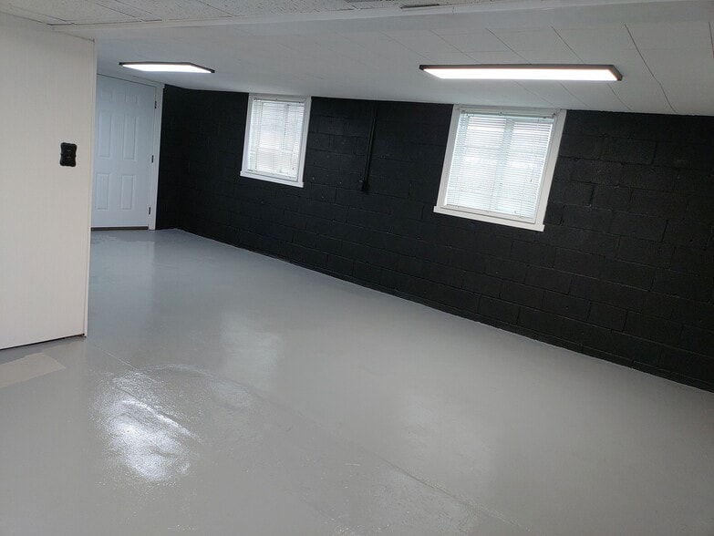 Building Photo - 6694 Boneta Rd