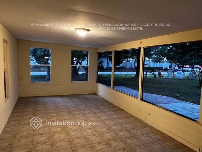 Building Photo - 102 NW Carmelite St