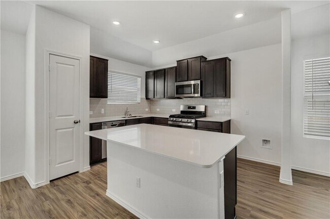 Building Photo - 3204 Kenner Dr