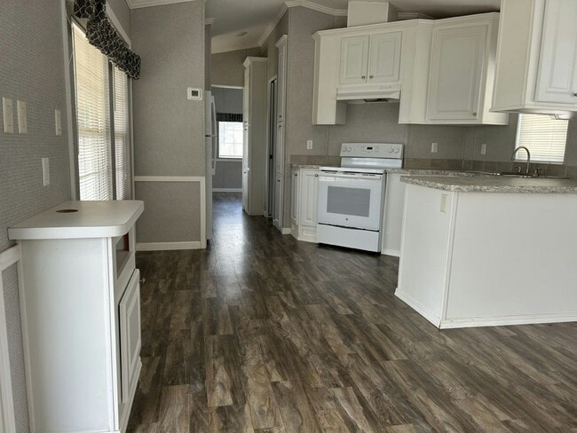 Building Photo - 6941 MacDonald Ct