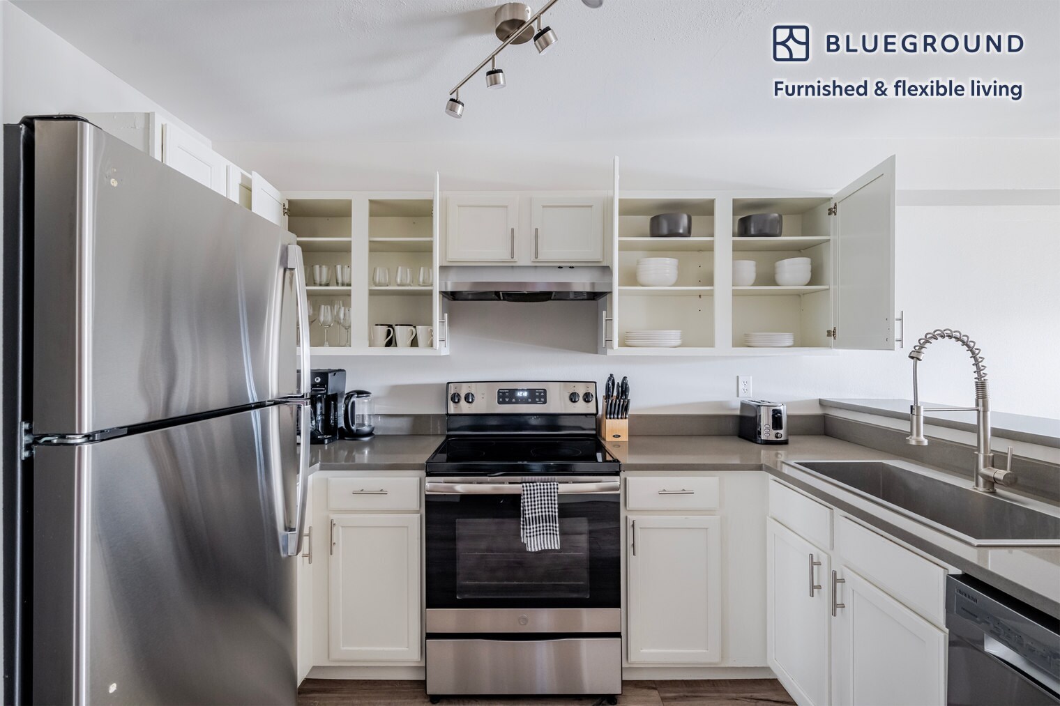 Building Photo - 526 Yale Ave N