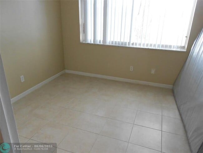 Building Photo - 9616 Oakburst Ln