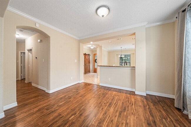 Building Photo - 12731 Pine Woods St