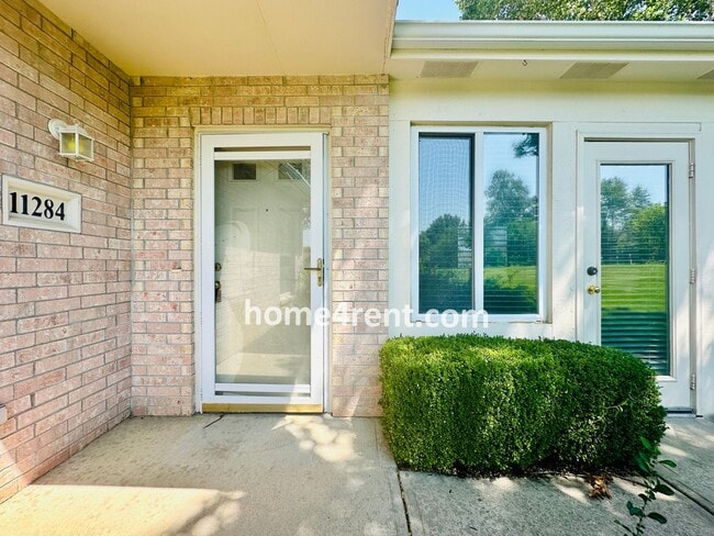 Building Photo - Maintenance FREE, Ranch Style Townhome w/ ...