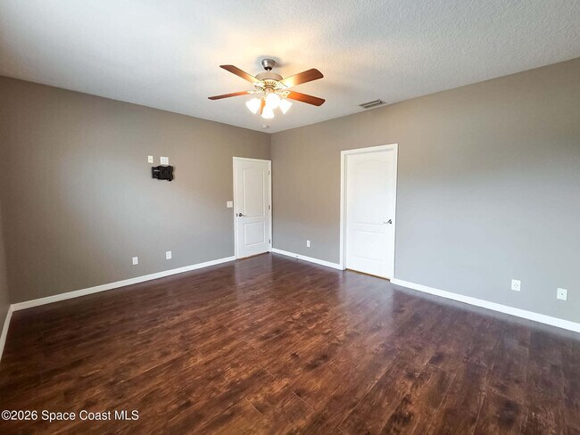 Building Photo - 1015 Venetian Dr