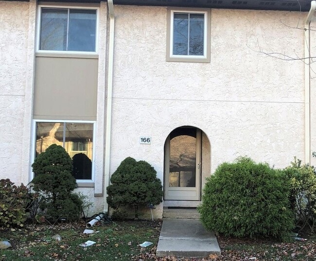 Primary Photo - 166 Thoreau Dr