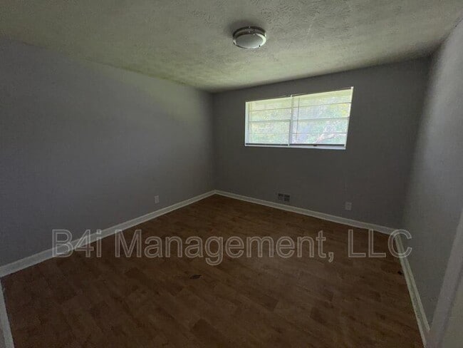 Building Photo - 6331 Garnet Dr