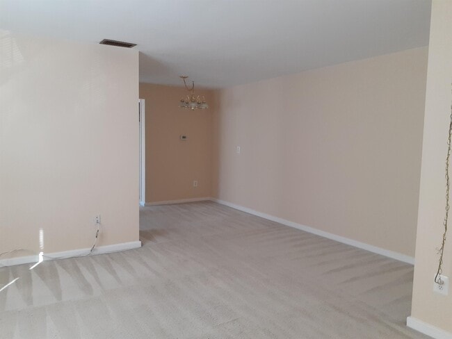Building Photo - 806 S Arlington Mill Dr