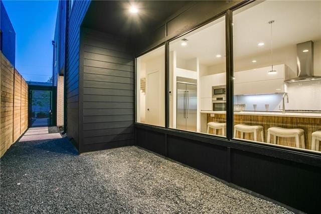 Building Photo - 5427 Melrose Ave