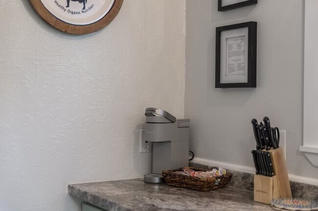 Building Photo - 16806 Pilgrim Ave