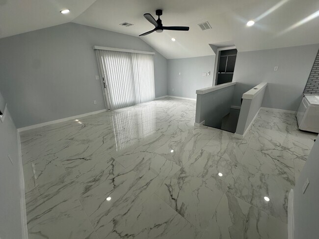 Building Photo - 595 Kingfisher Cir