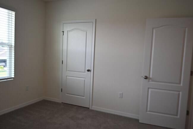 Building Photo - 1341 Middle Lk Dr