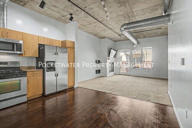 Building Photo - 3601 Arapahoe Ave