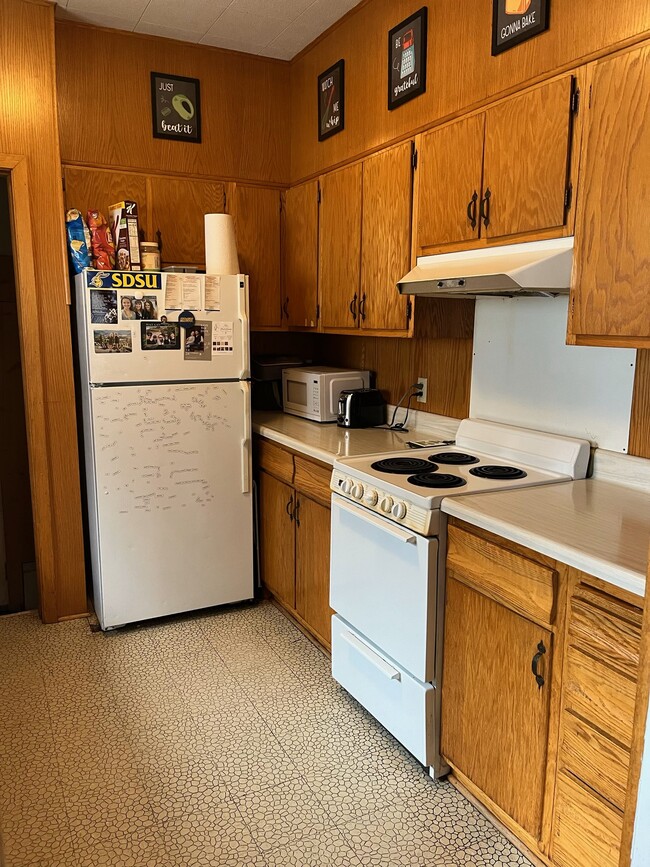 Kitchen - 807 8th St