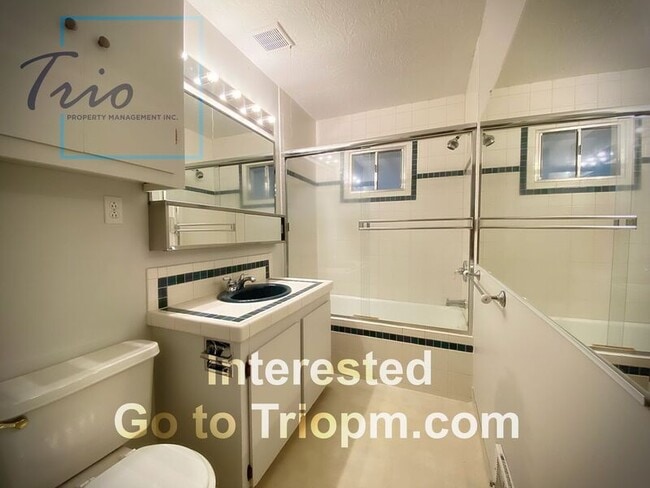 Building Photo - 1673 Riverview St