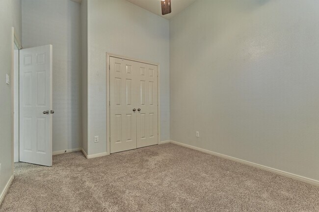 Building Photo - 8007 N Tarrytown Crossing Dr