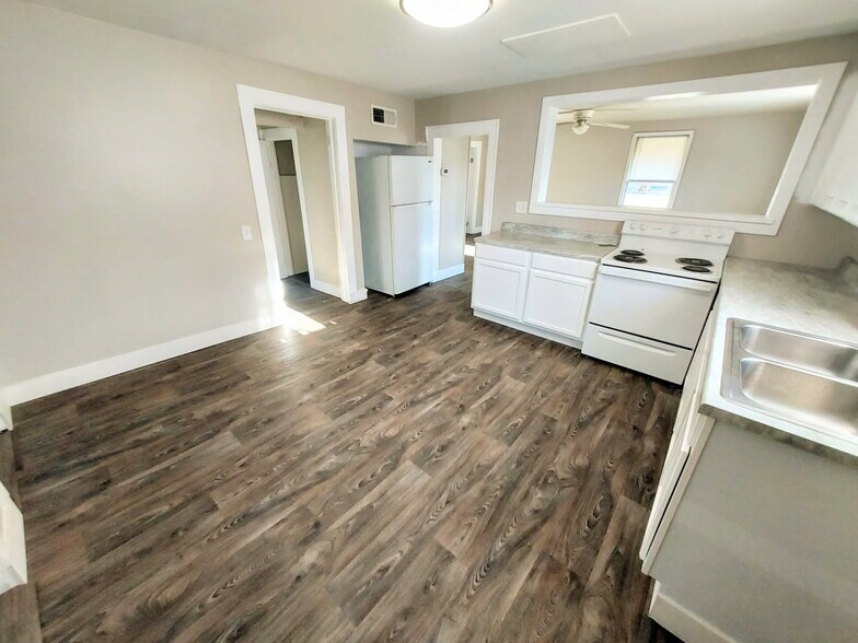 Building Photo - 1730 Park St